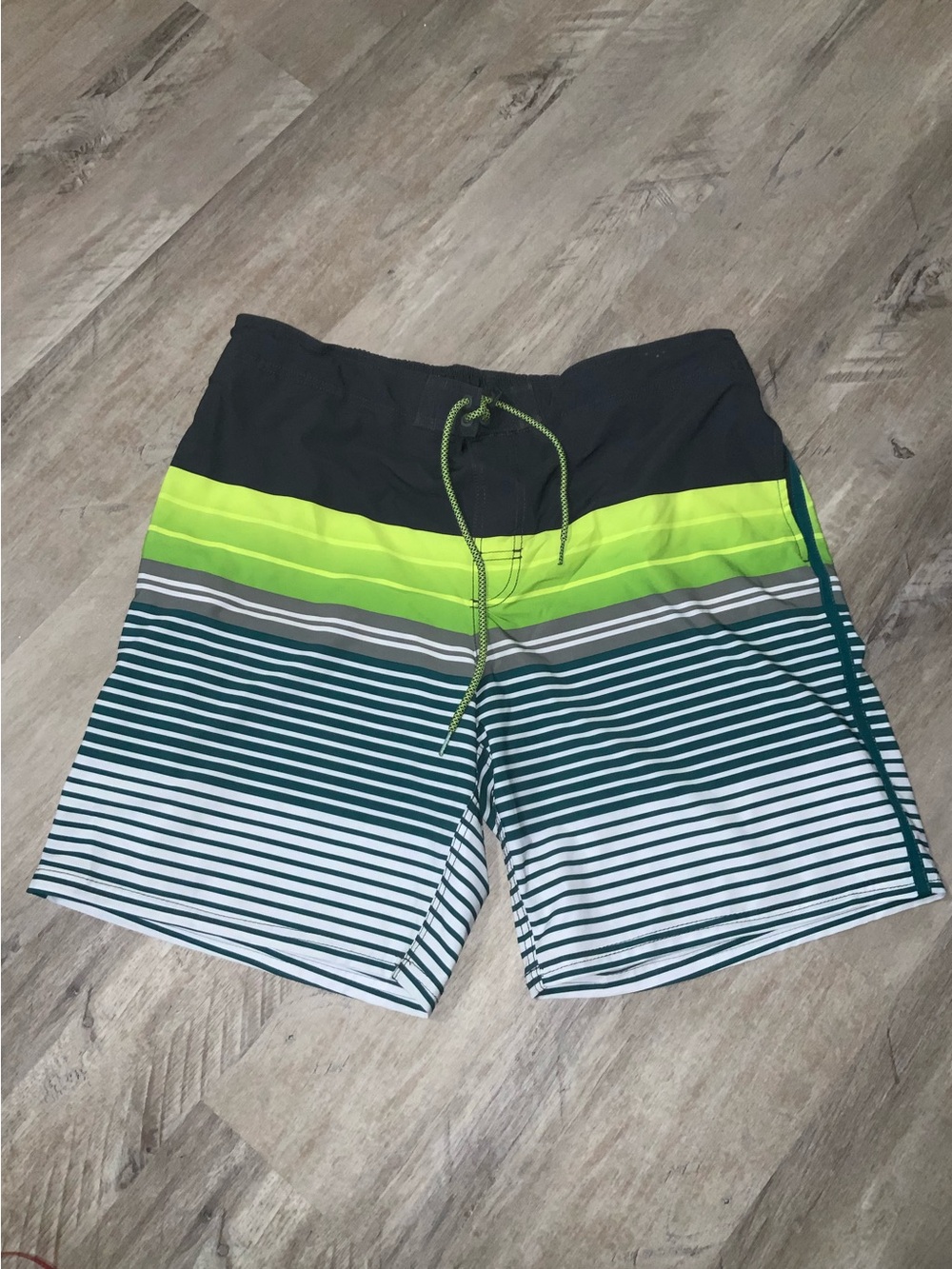 (Bin 19) Men's Green Stripe Swim Trunks with elastic waist w/ pockets Size L